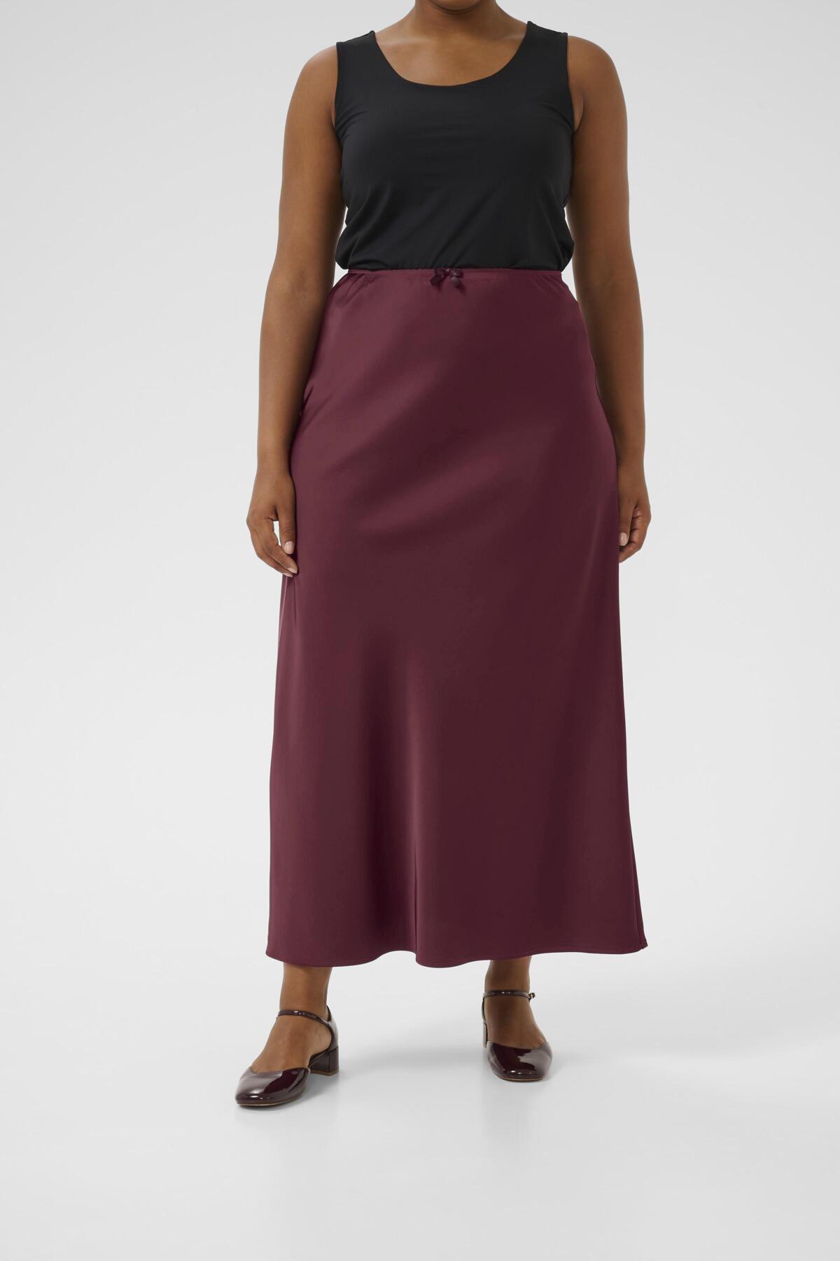 Kaffe Curve Hilla Skirt in Wine