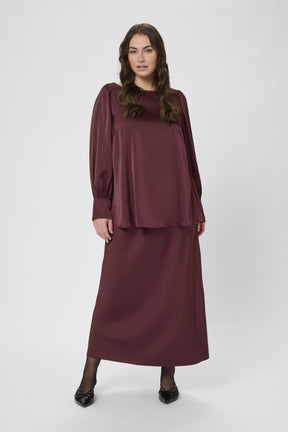 Kaffe Curve Hilla Skirt in Wine