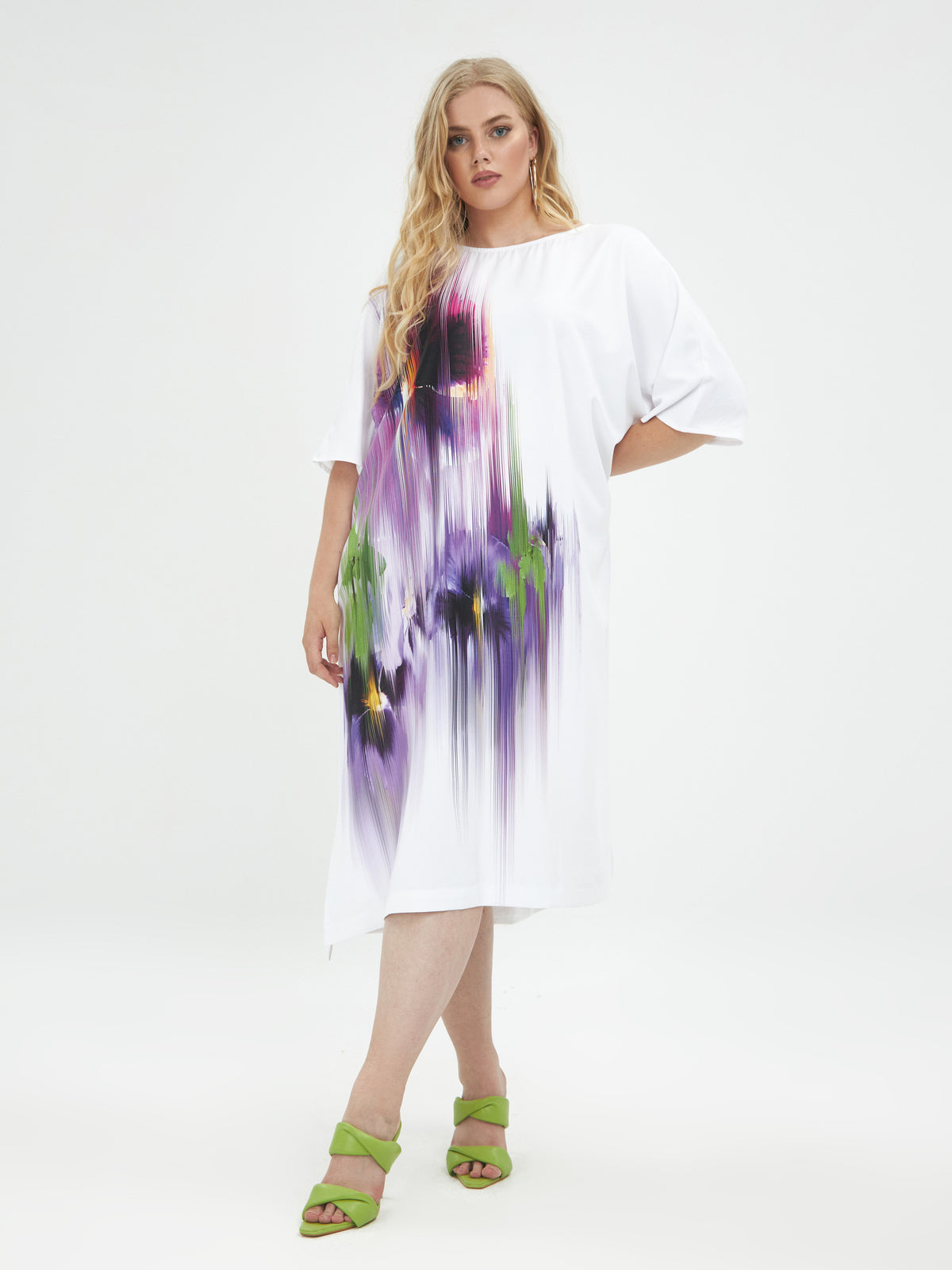 Mat Abstract Flower Dress in White