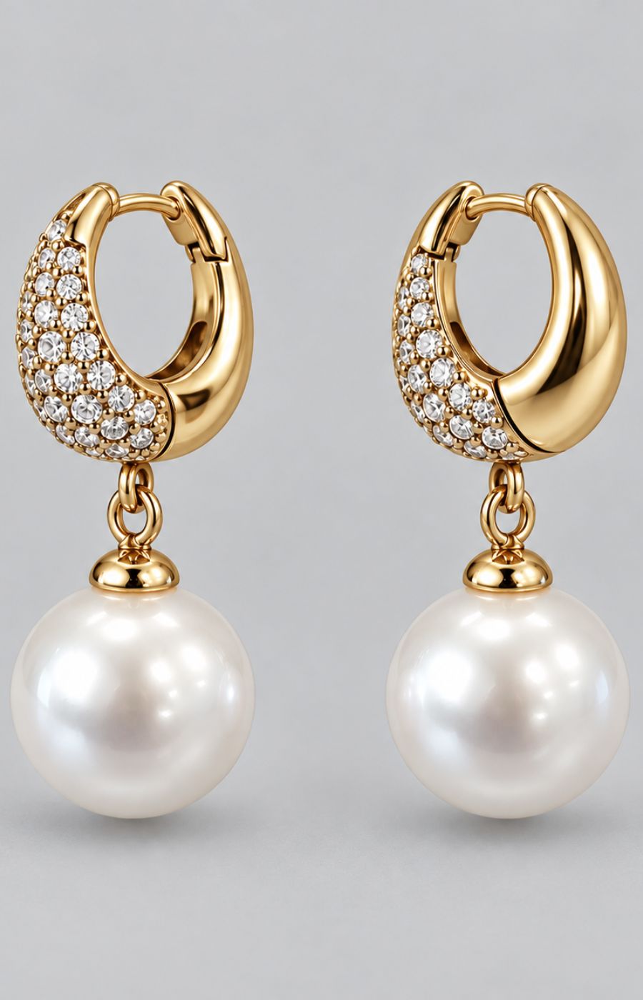 Aveline Earrings in Gold 