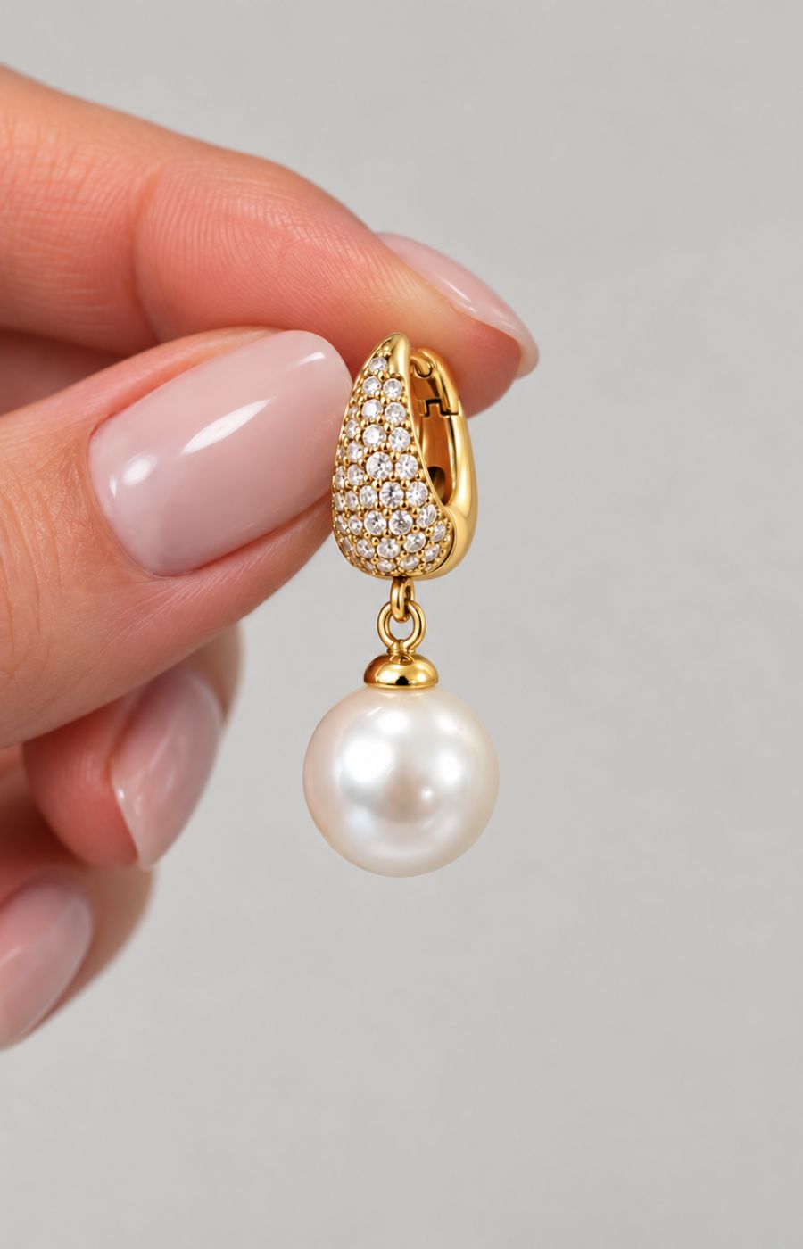 Aveline Earrings in Gold 
