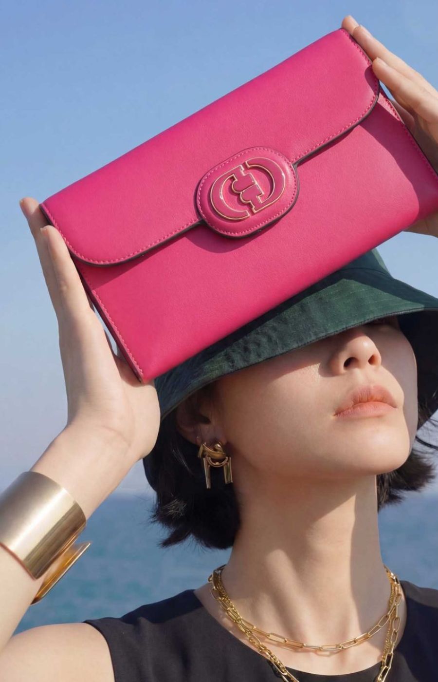 Frankie Clutch Bag in Fuchsia 