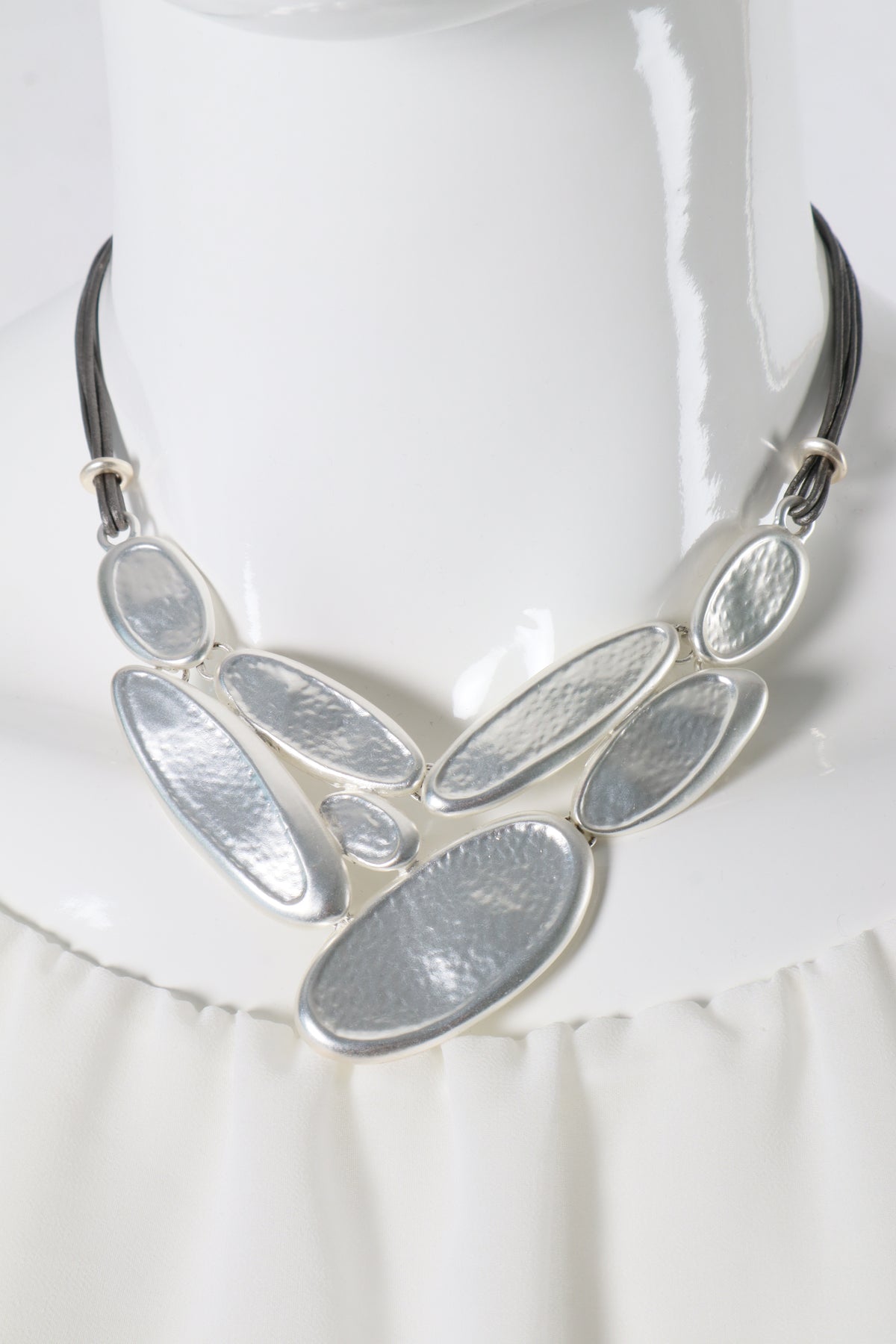 Frida Necklace in Silver with Grey Chain