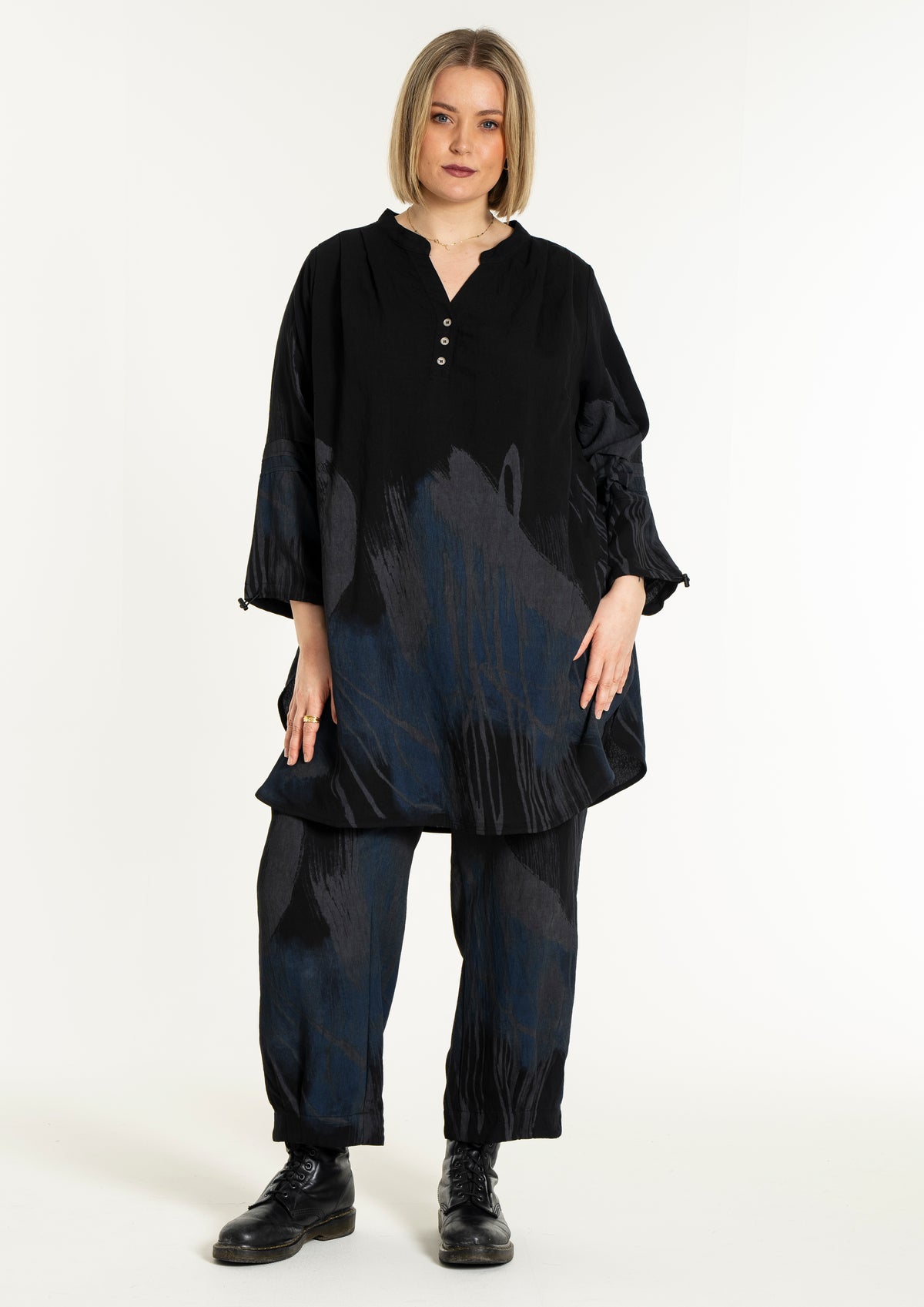 Gozzip Violet Tunic in Black