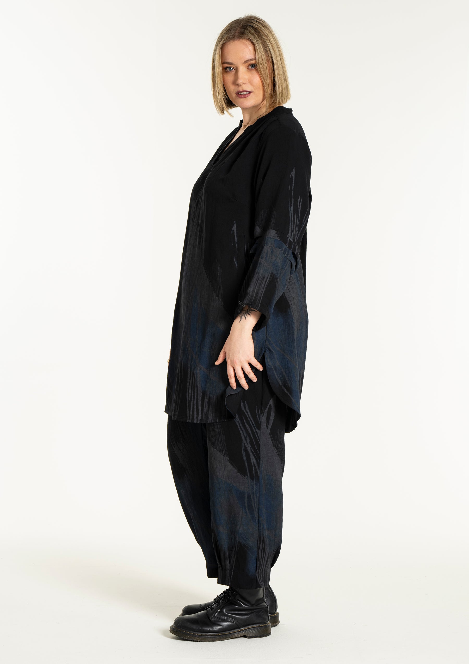 Gozzip Violet Tunic in Black