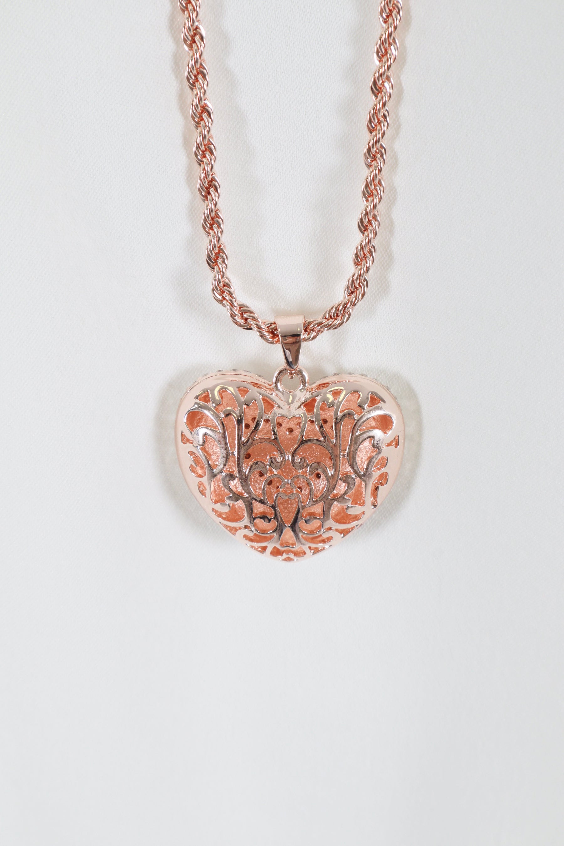 Lara heart necklace in Rose Gold