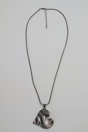 Iris Necklace in Black