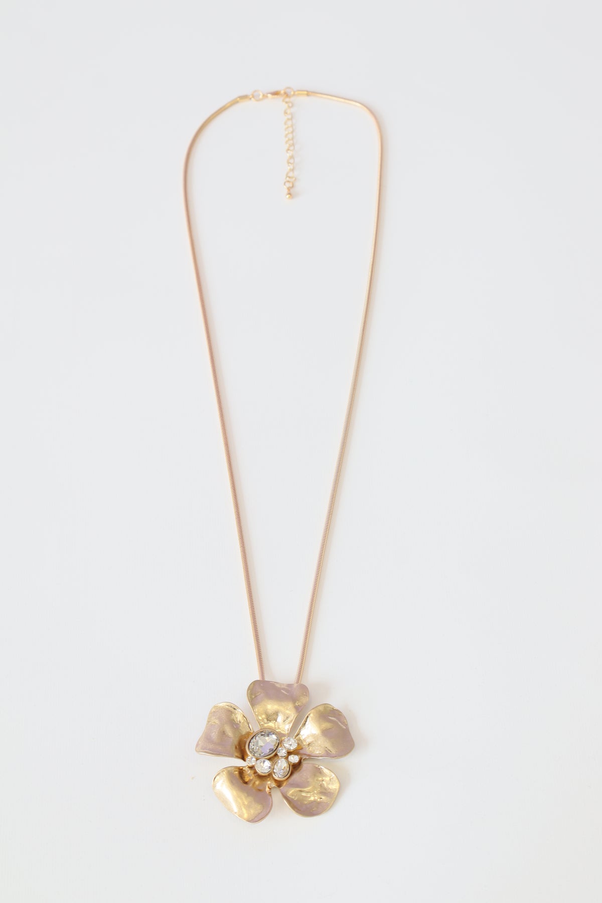 Vada Necklace in Gold