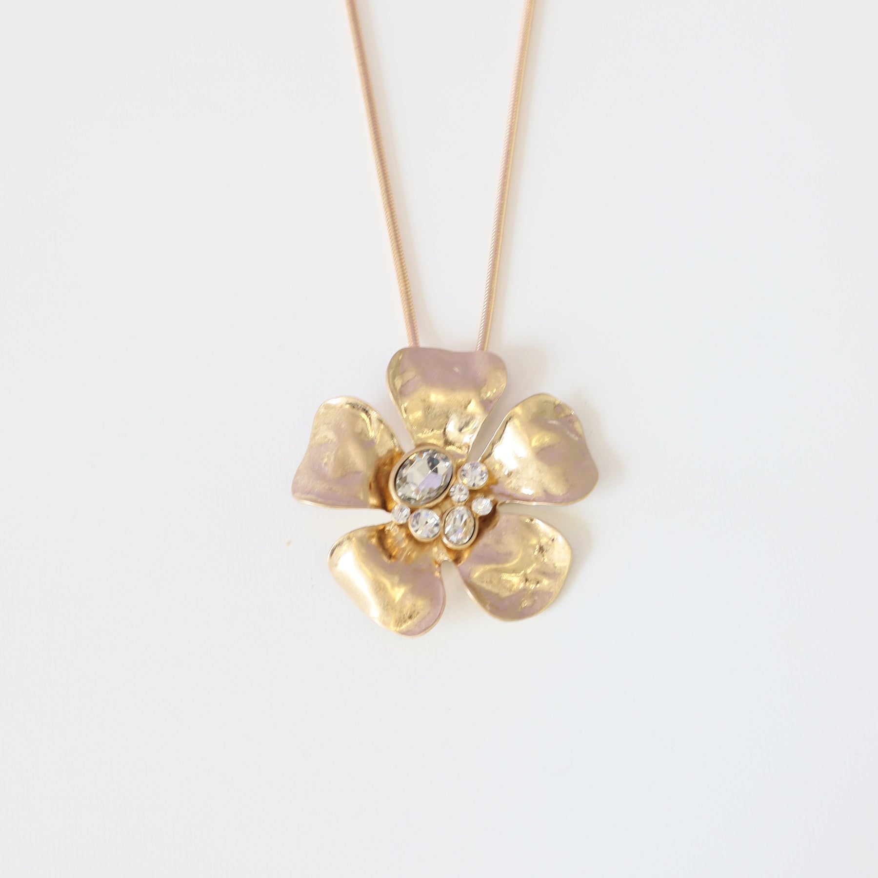 Vada Necklace in Gold