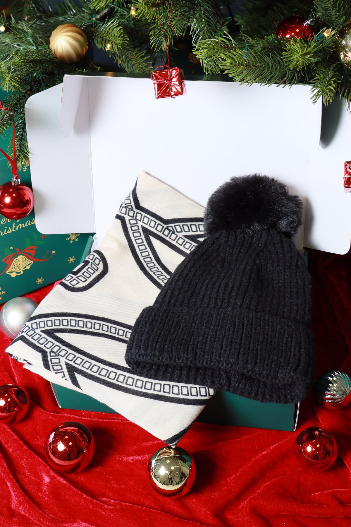 Ivy Christmas Gift Box