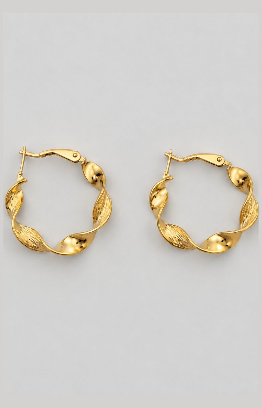 Jackie Hoop Earrings in Gold 