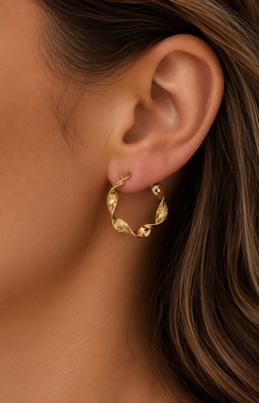 Jackie Hoop Earrings in Gold 