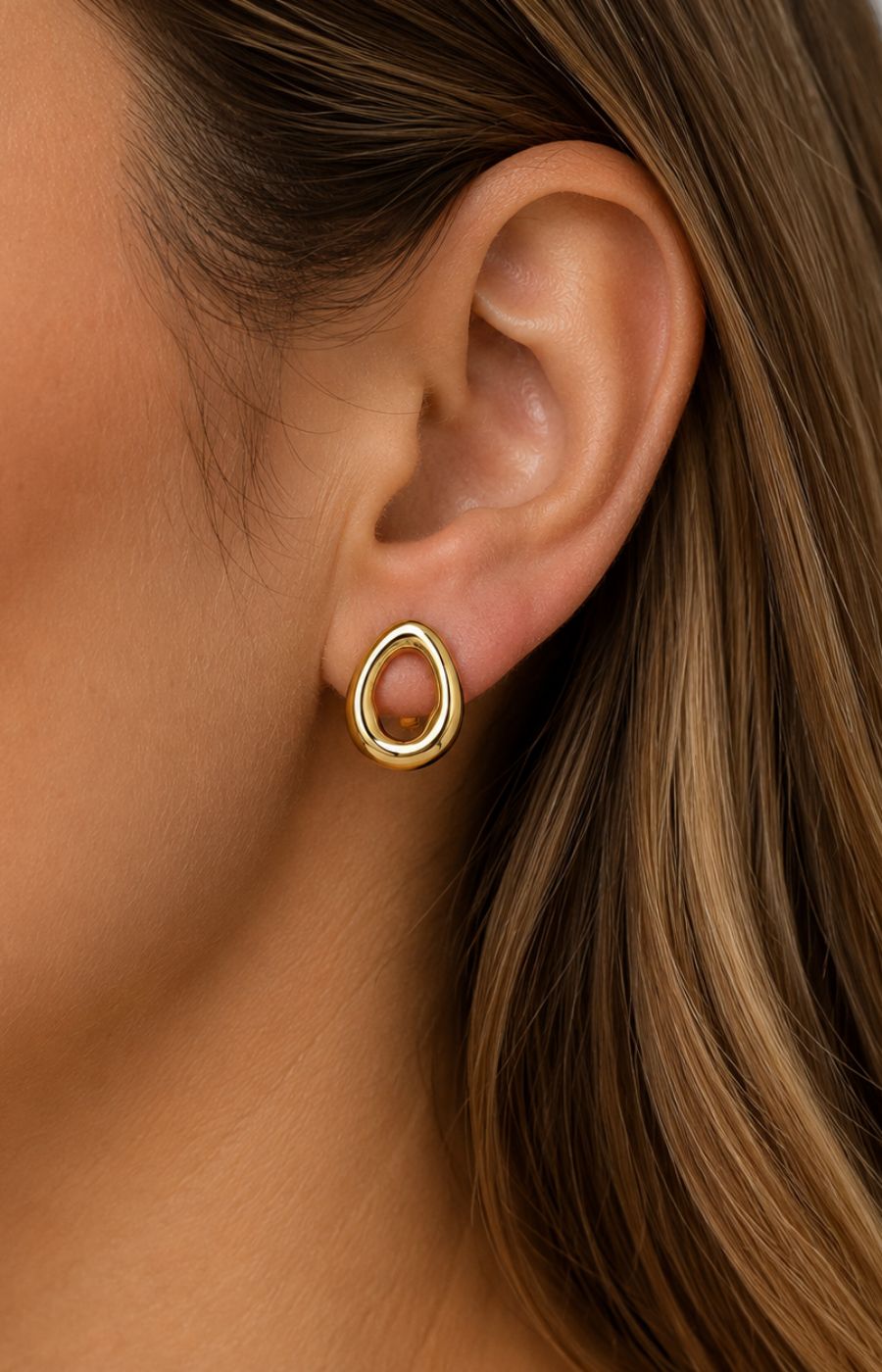Julia Hoop Earrings in Gold 