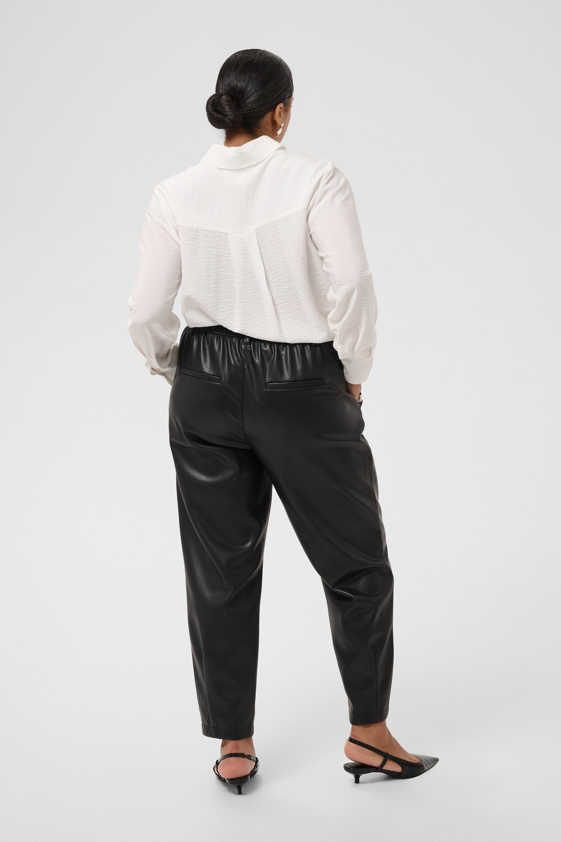 Kaffe Curve Arensa Trousers in Black 