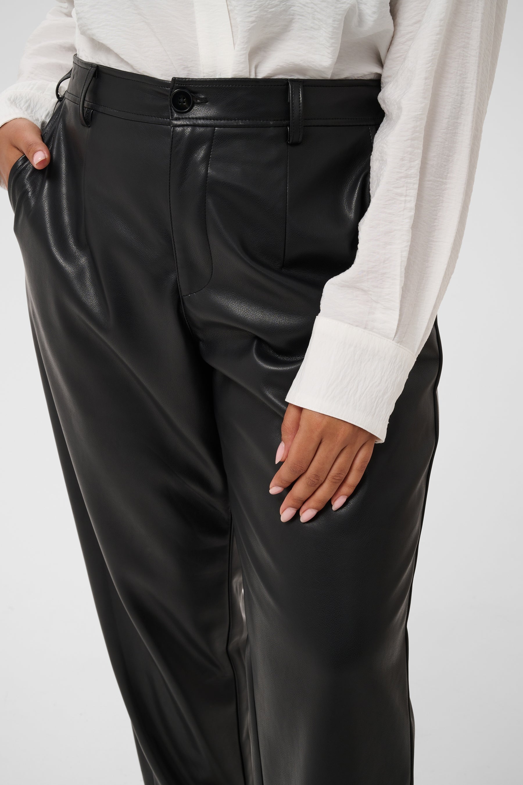 Kaffe Curve Arensa Trousers in Black 