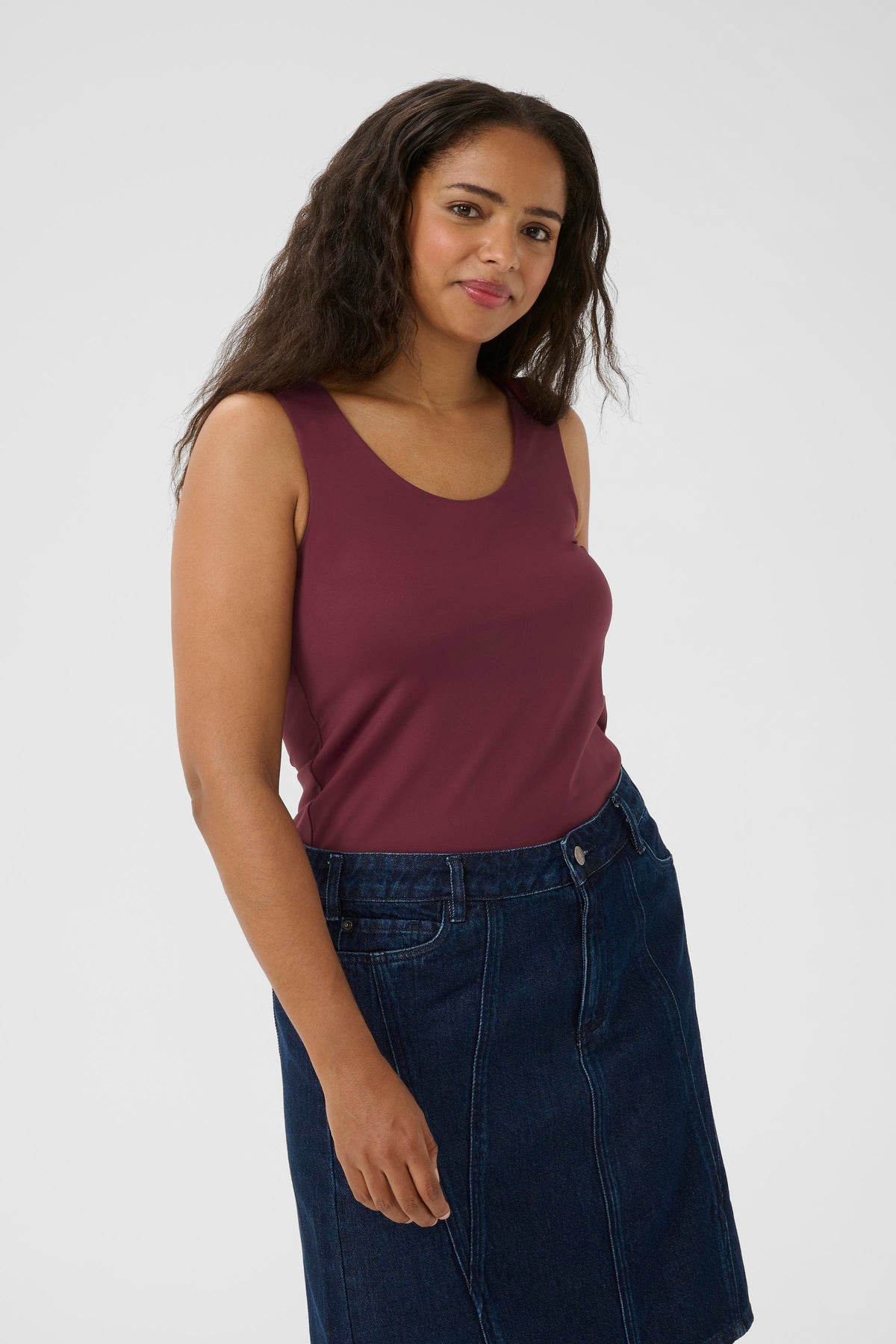 Kaffe Curve Erina Vest Top in Wine