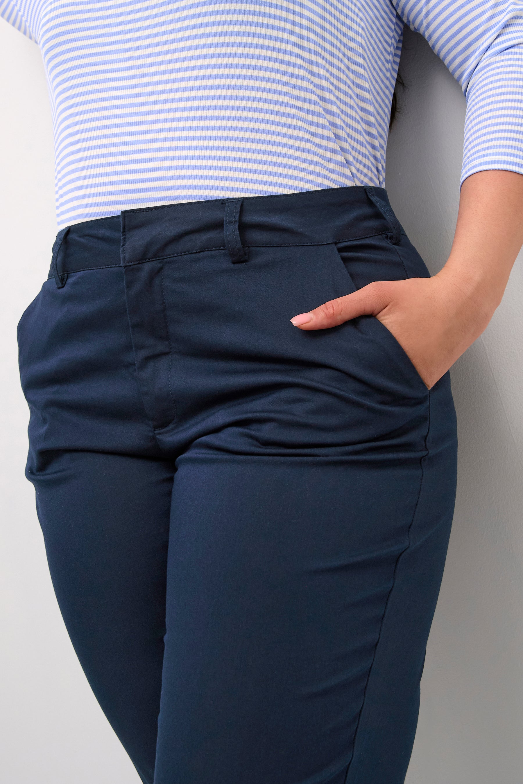 Kaffe Curve Leana Chino in Navy