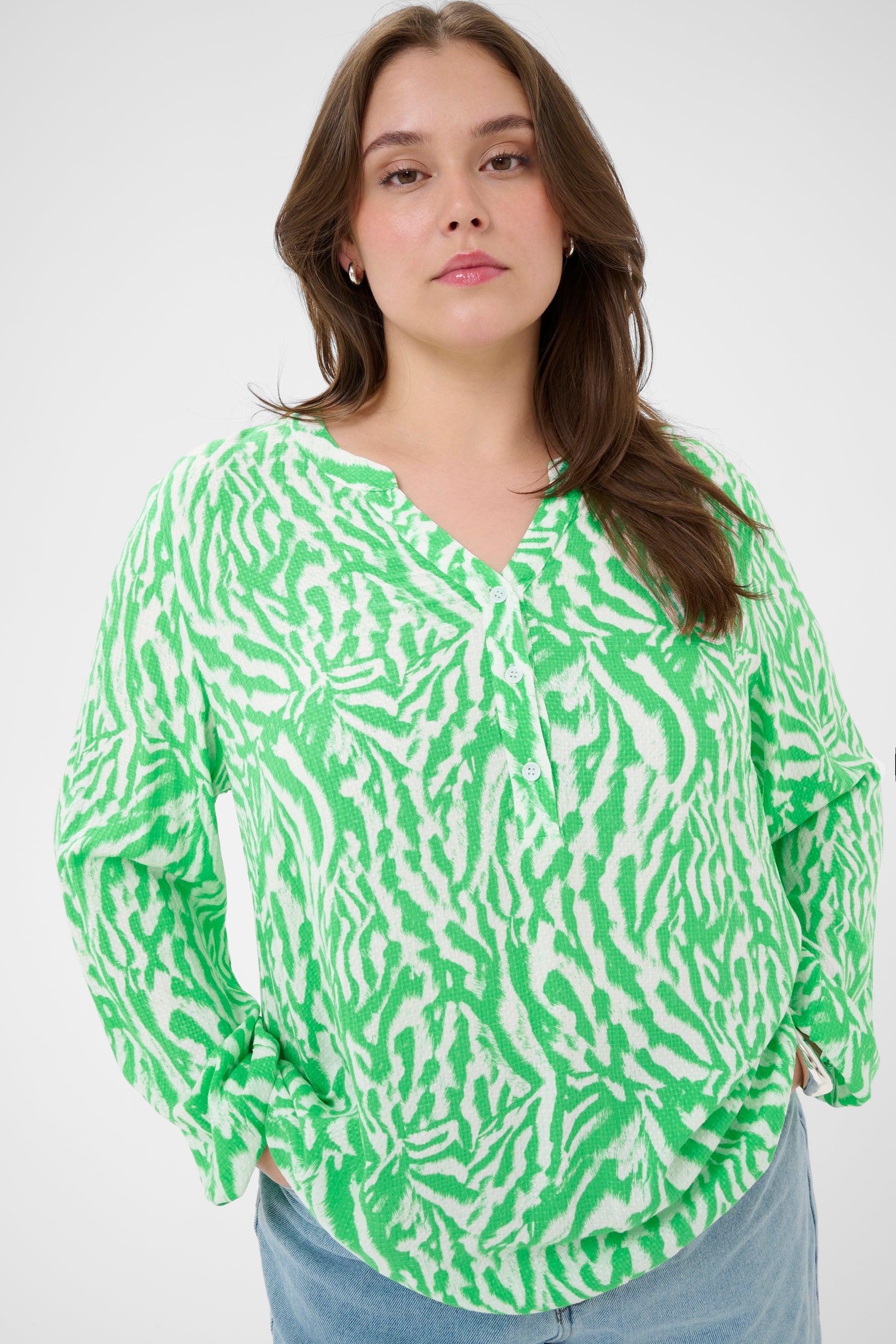Kaffe Curve Mahlena Blouse in Green V neckline with button detailis, long sleeves 
