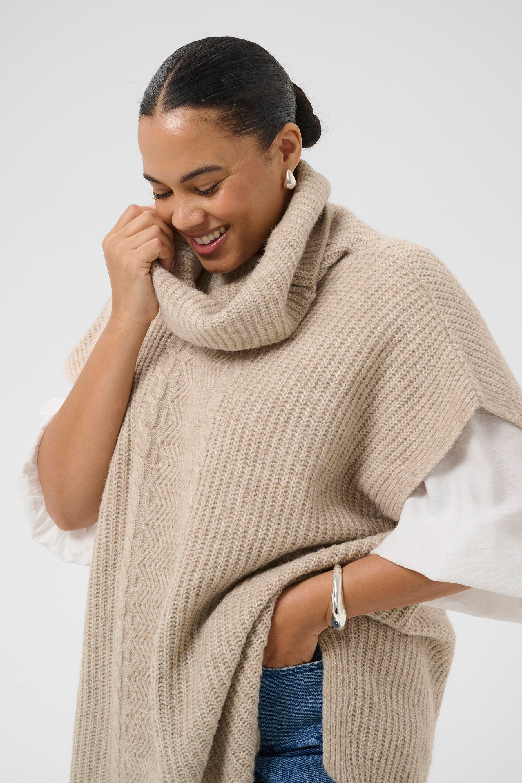 Kaffe Curve Mala Poncho in Beige 