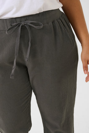 Kaffe Curve Nana Capri Pants in Charcoal
