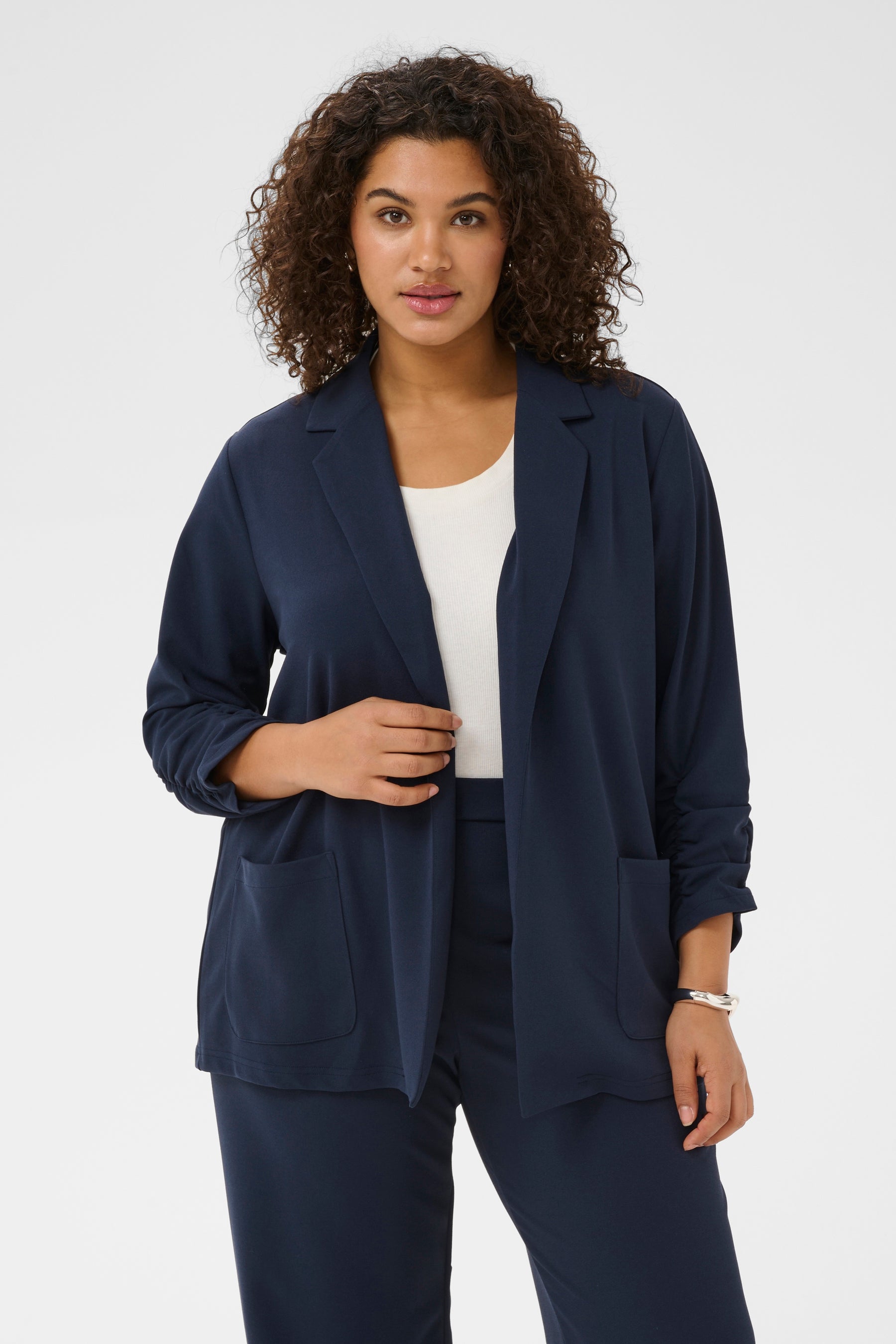 Kaffe Curve Pheolo Blazer in Navy Navy blazer with an open front, collar and lapels, 3/4 length ruched sleeves and front pockets 