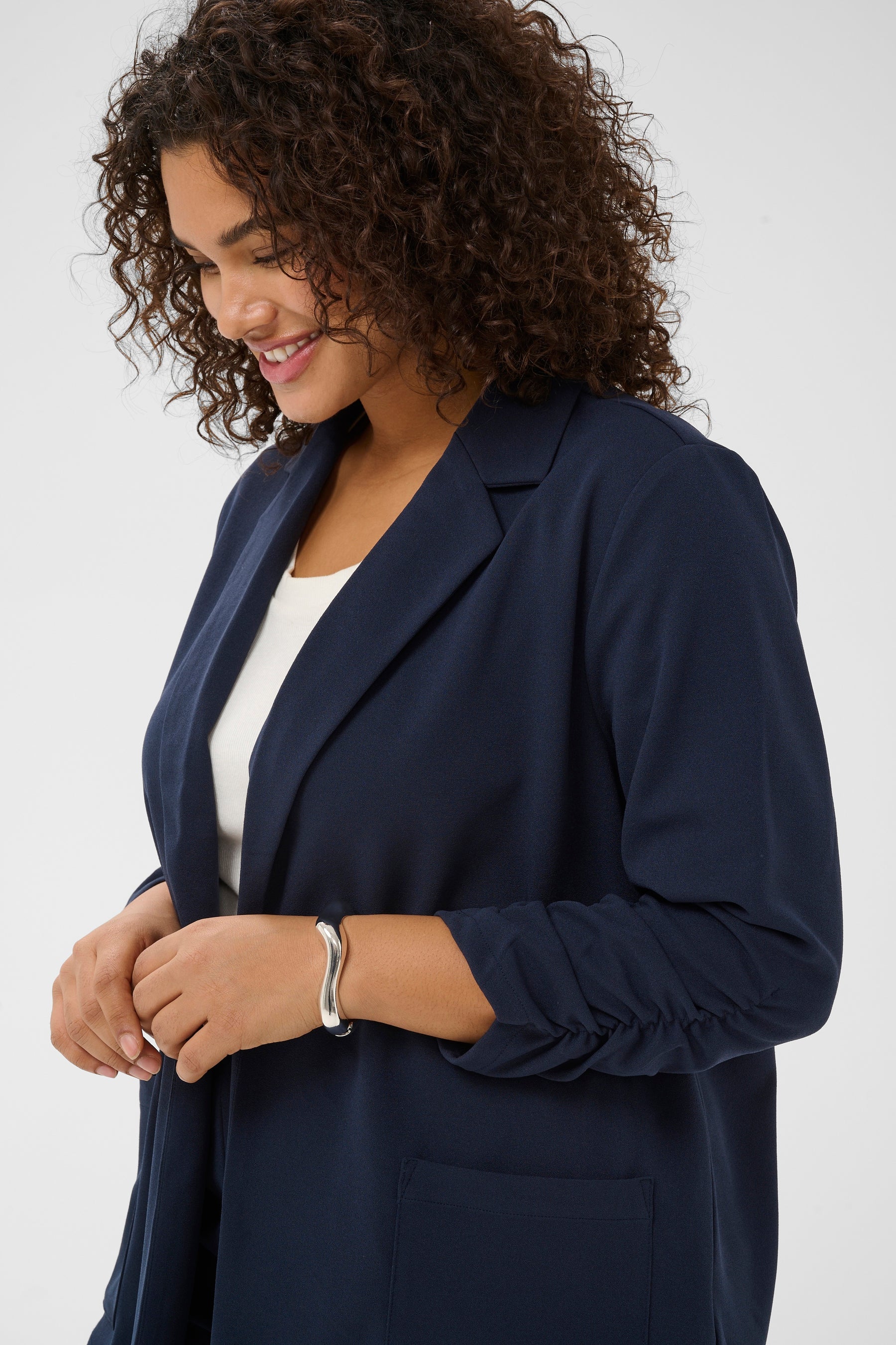 Kaffe Curve Pheolo Blazer in Navy, 3/4 ruched sleeves, open front with collar and lapels 