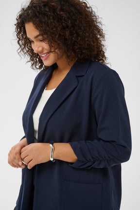 Kaffe Curve Pheolo Blazer in Navy, 3/4 ruched sleeves, open front with collar and lapels 