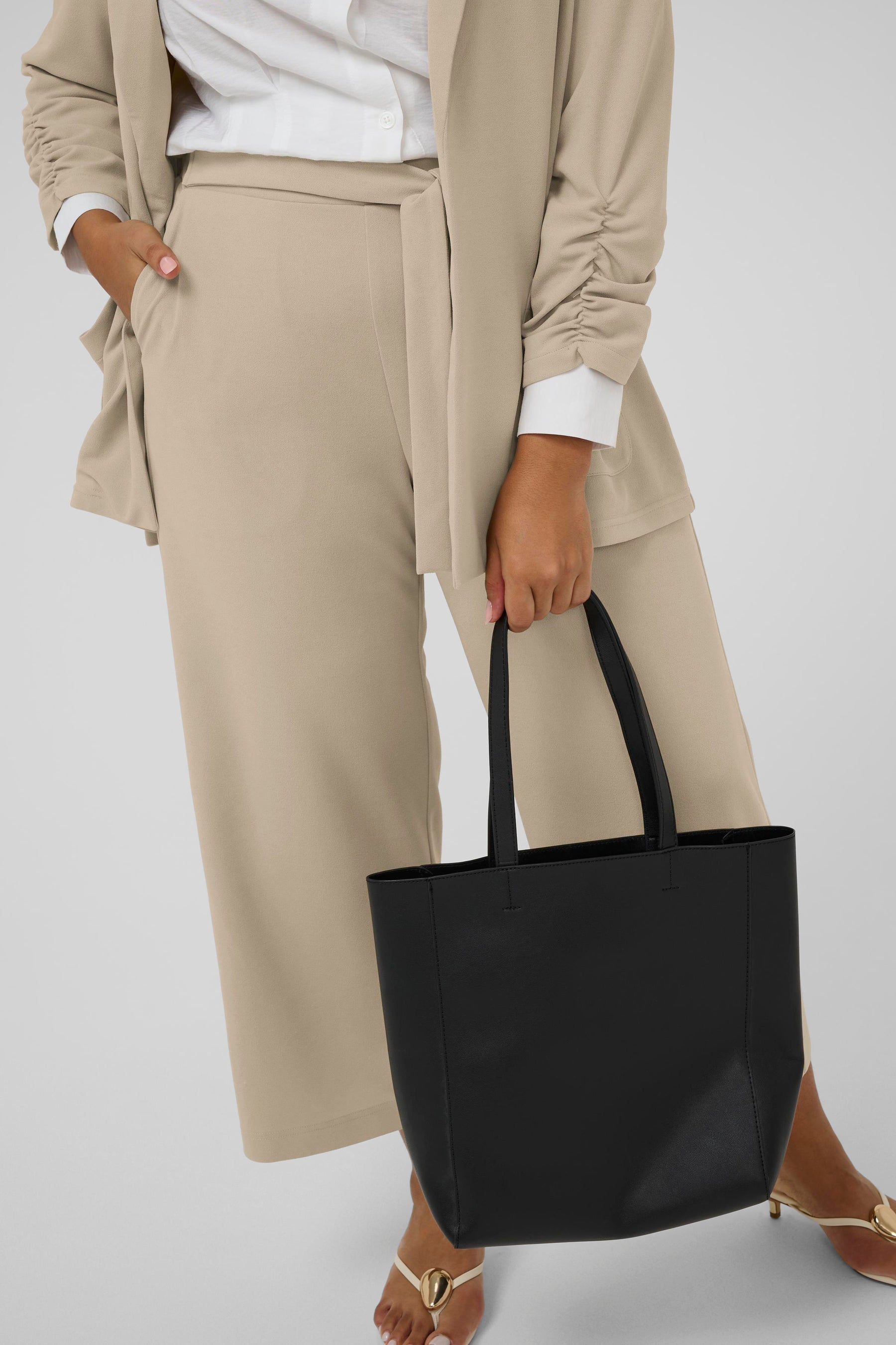 Kaffe Curve Pheolo Trousers in Beige 