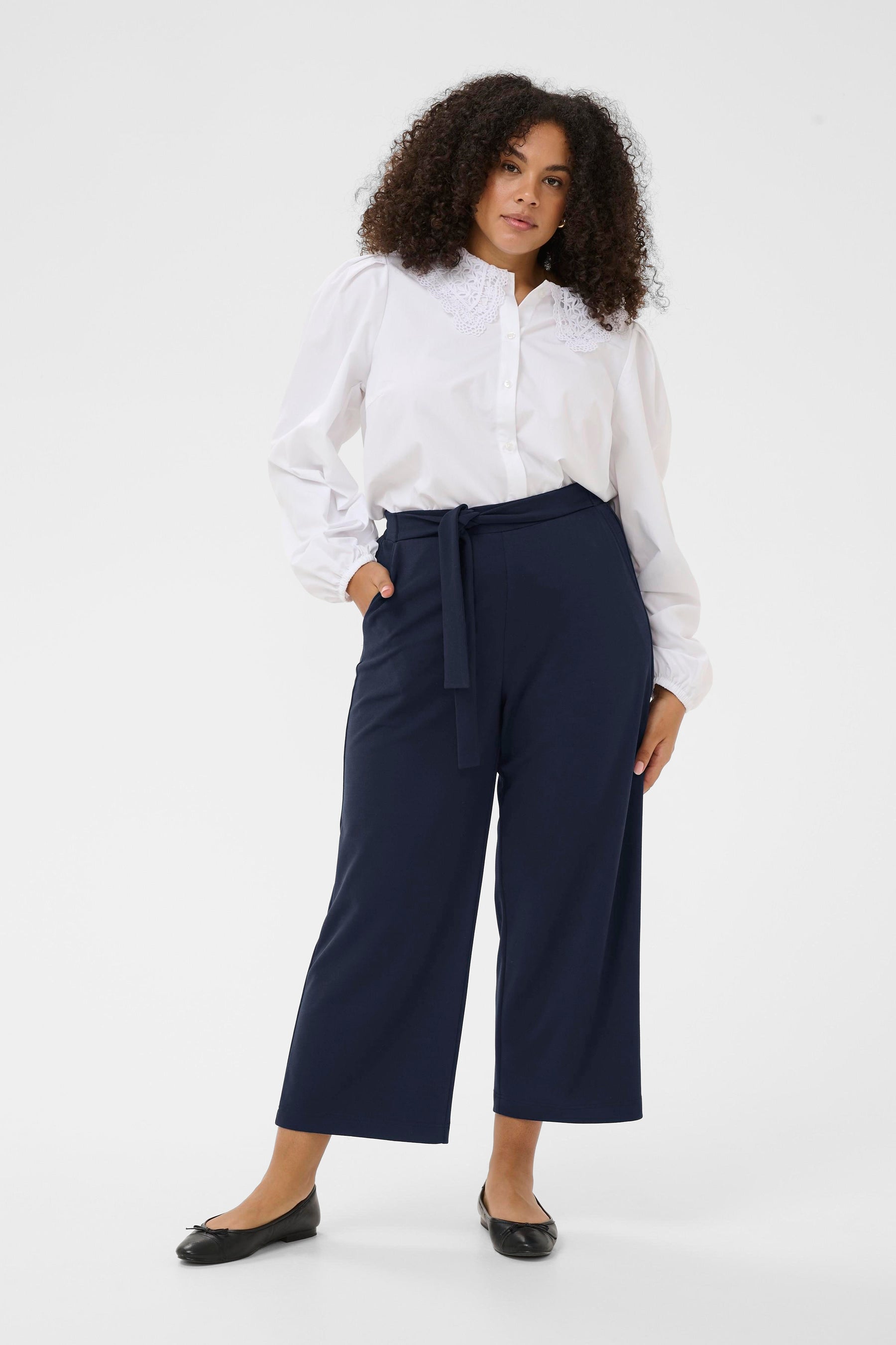Kaffe Curve Pheolo Trousers in Navy, Ankle grazing trouser with a built in tie belt, side pockets and falling to an ankle length