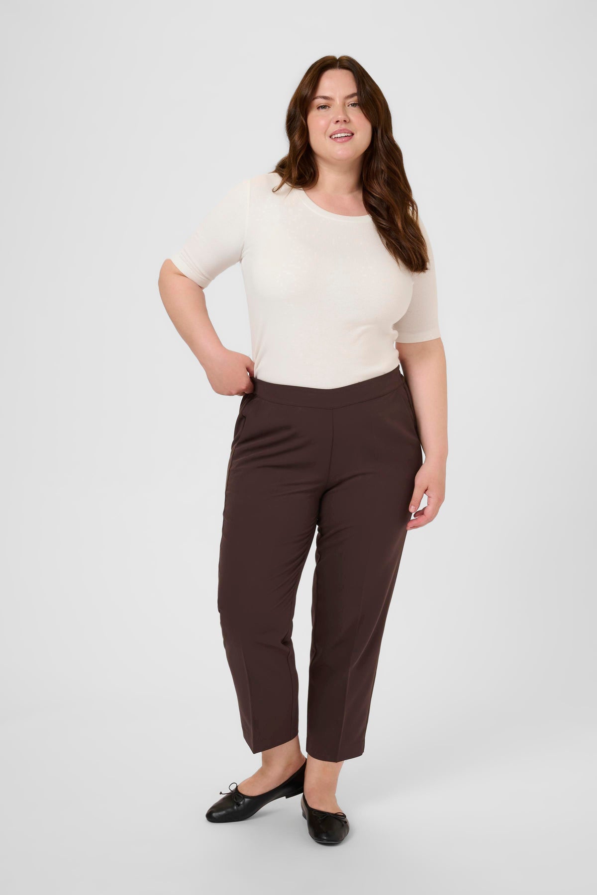 Kaffe Curve Sakira Crop Trousers in Brown