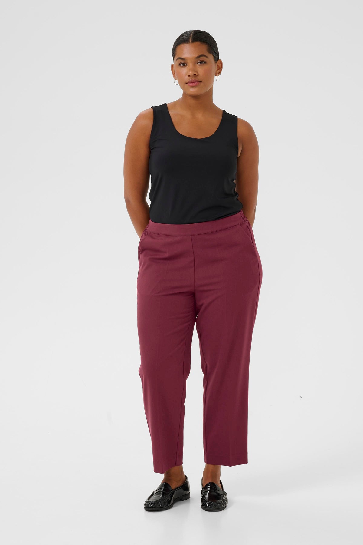 Kaffe Curve Sakira Crop Trousers in Wine