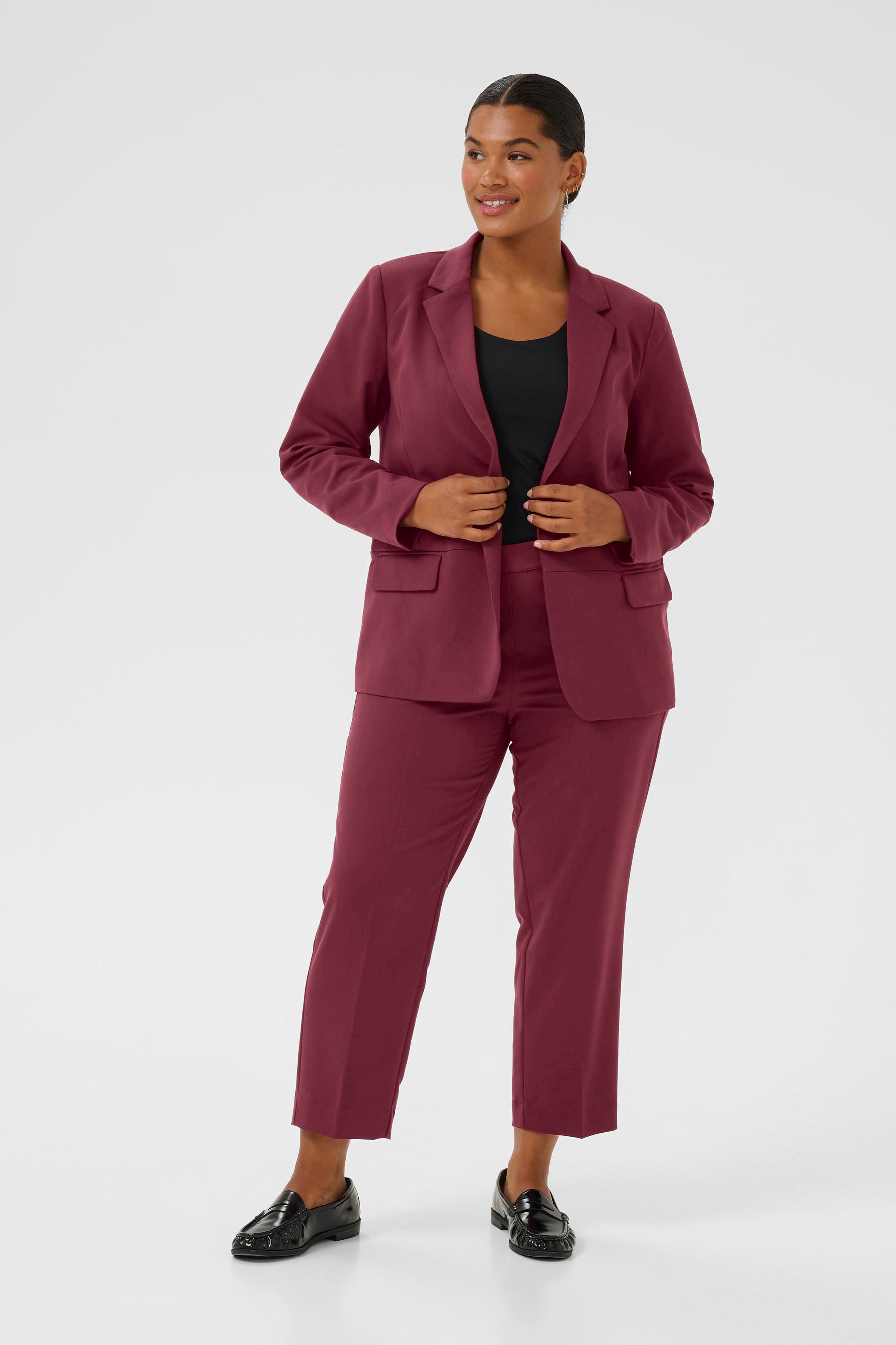Kaffe Curve Sakira Crop Trousers in Wine