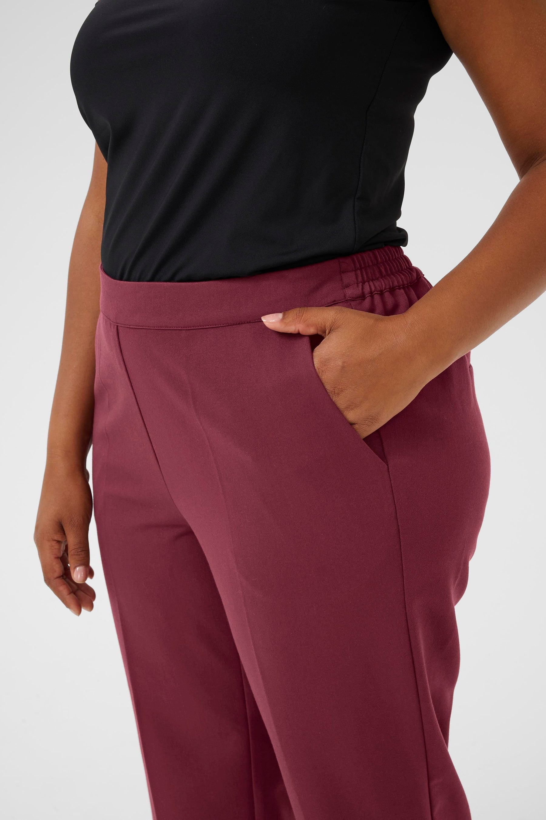 Kaffe Curve Sakira Crop Trousers in Wine