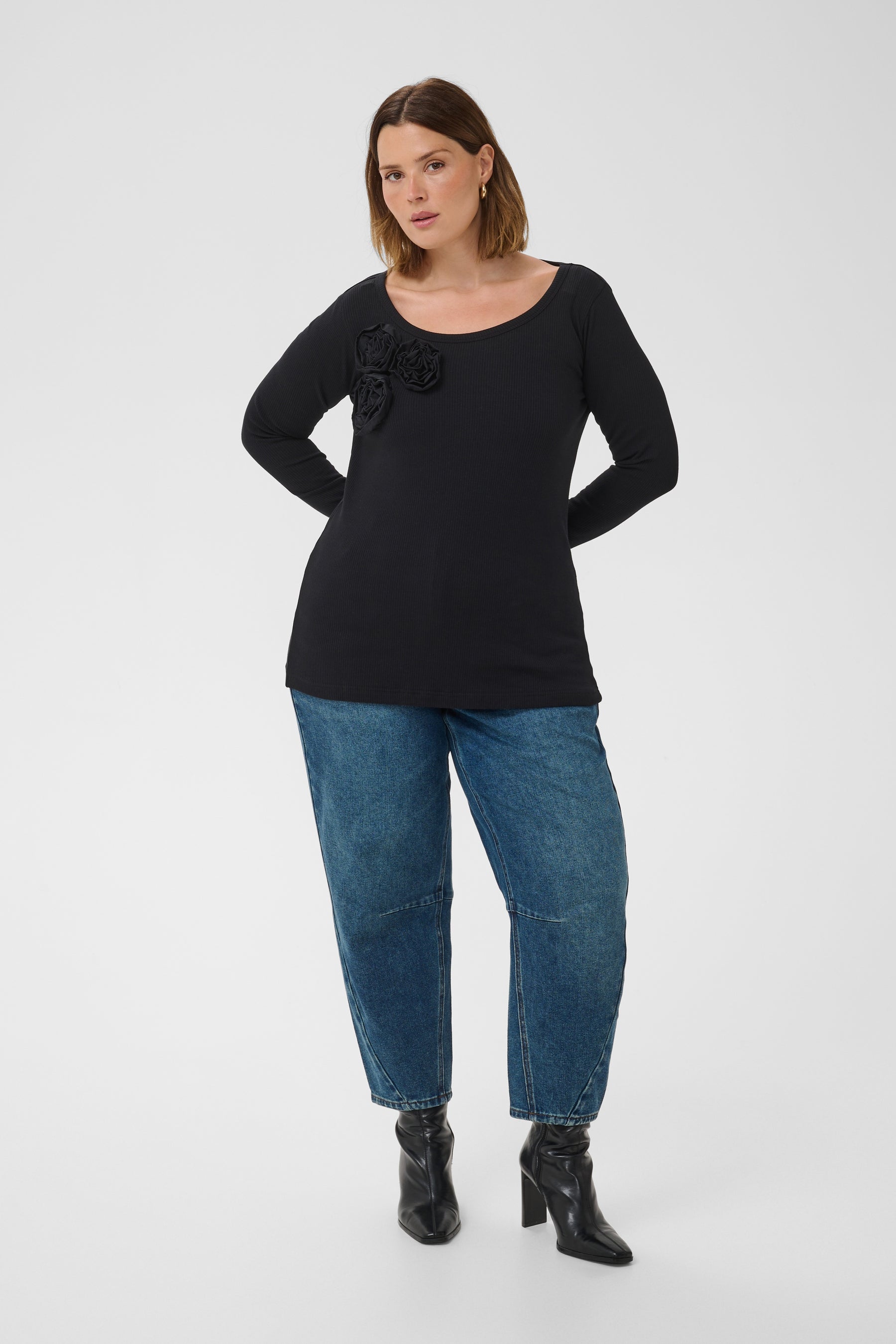Kaffe Curve Susana T-Shirt in Black 