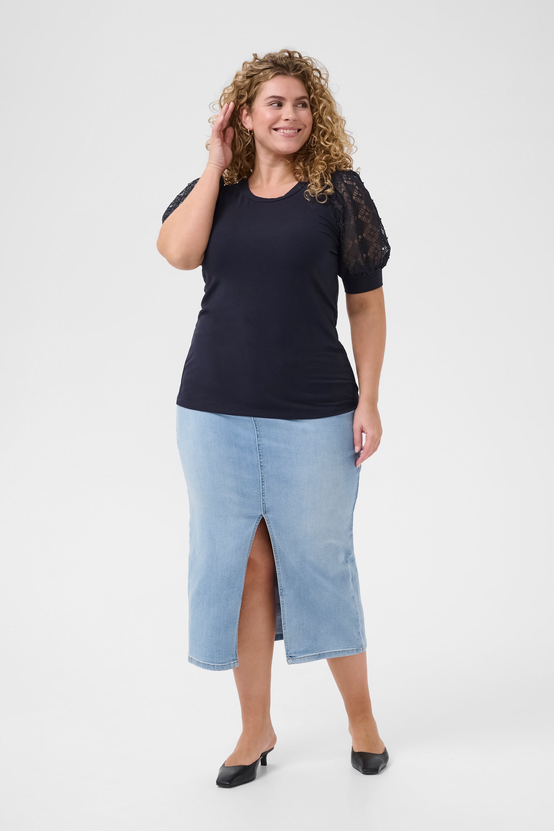 Kaffe Curve Tana T-Shirt in Navy