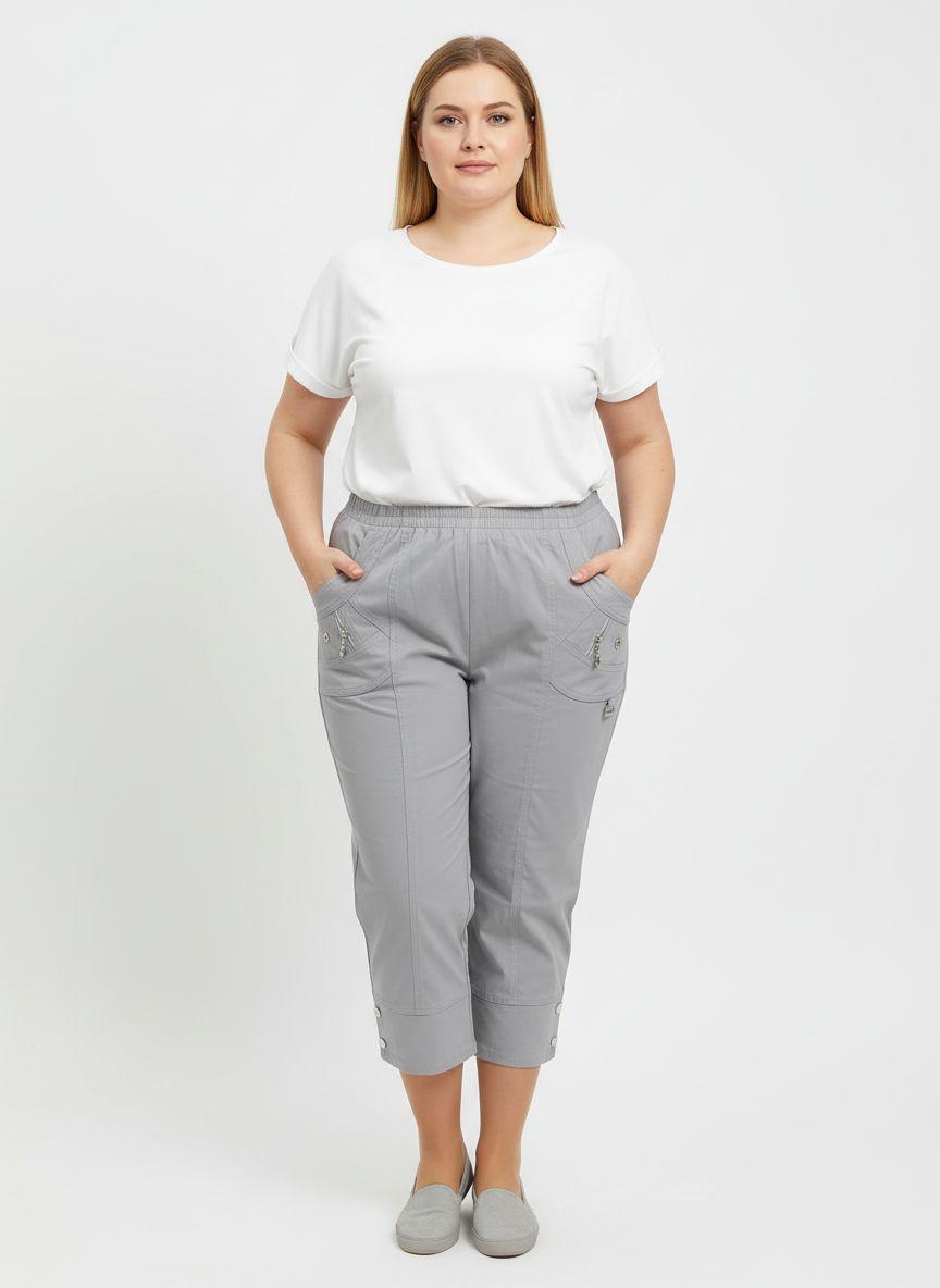Lucie Crop Trousers in Light Grey. 