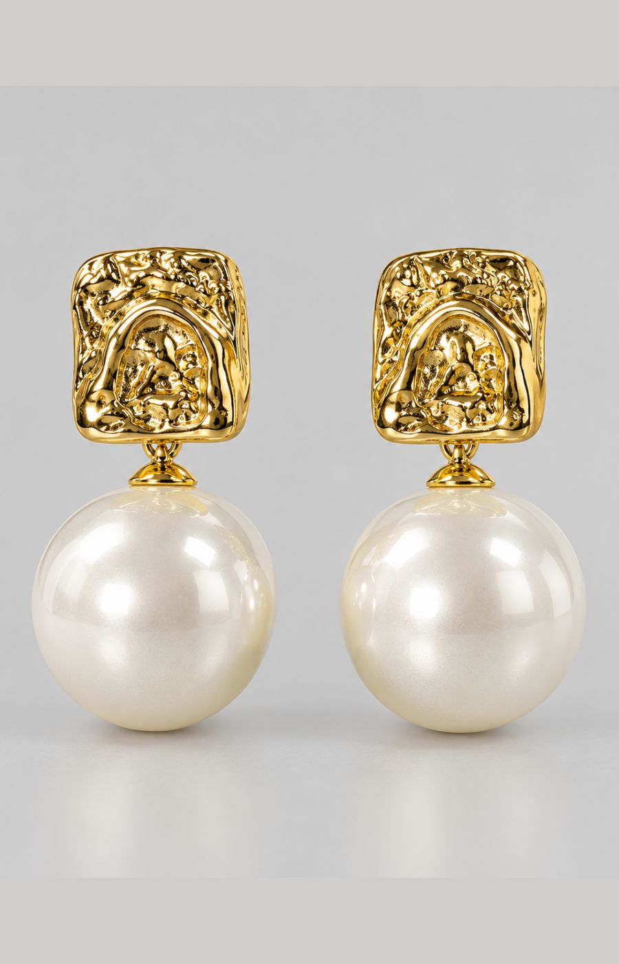 Lyra Earrings in Gold 