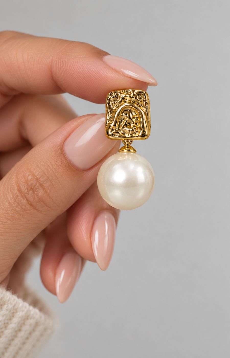 Lyra Earrings in Gold 