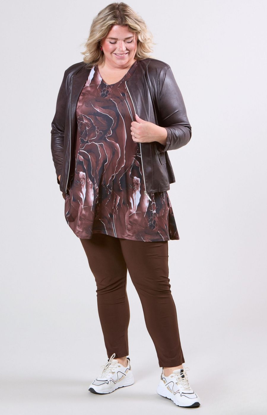 Magna Leather Look Jacket in Brown 