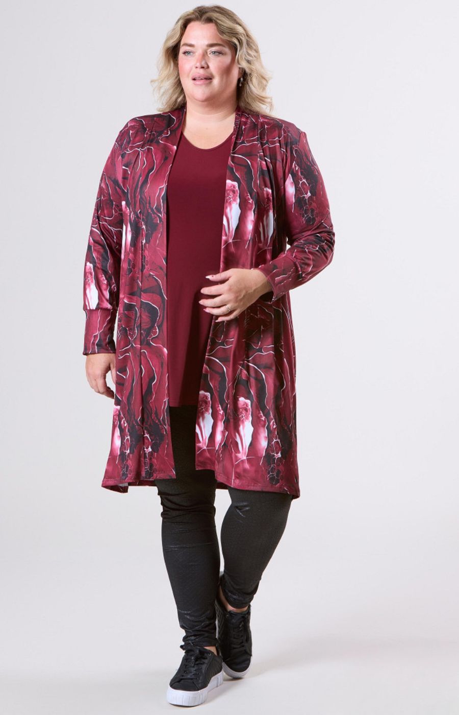 Magna Open Cardigan in Wine