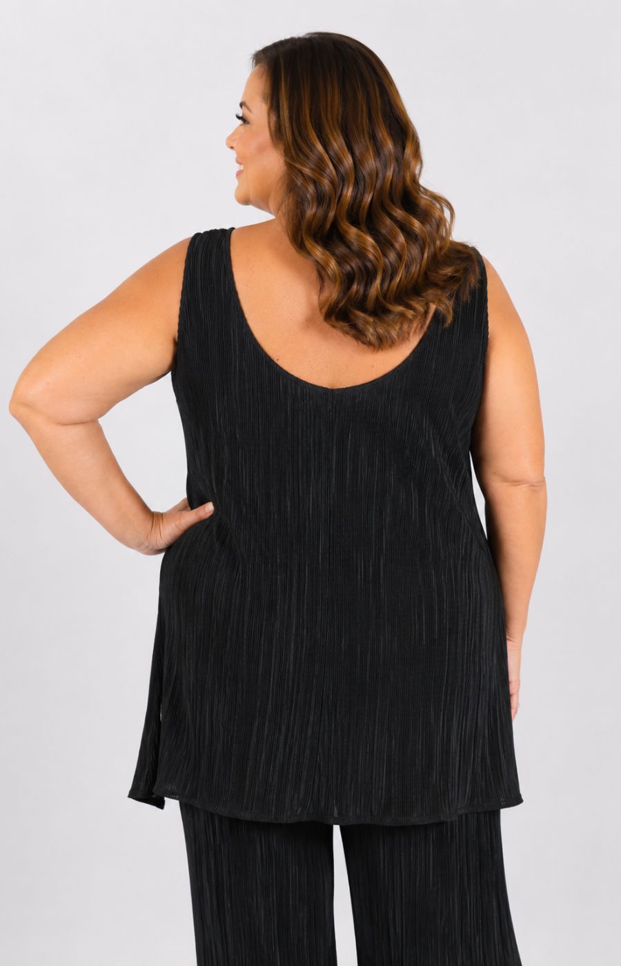 Magna Plisse Vest in Black 