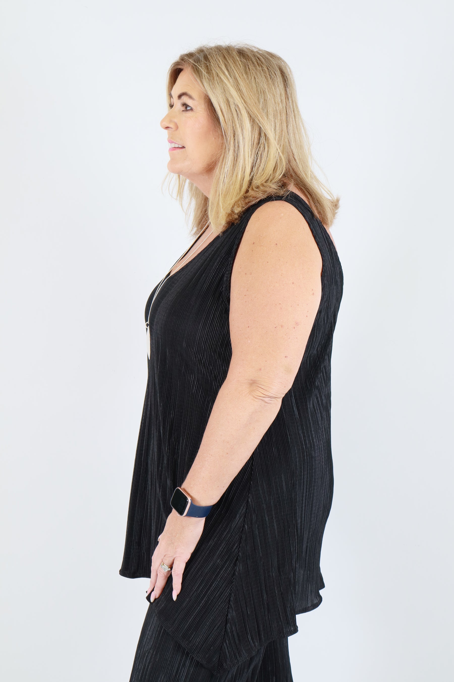 Magna Plisse Vest in Black