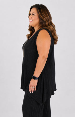 Magna Plisse Vest in Black