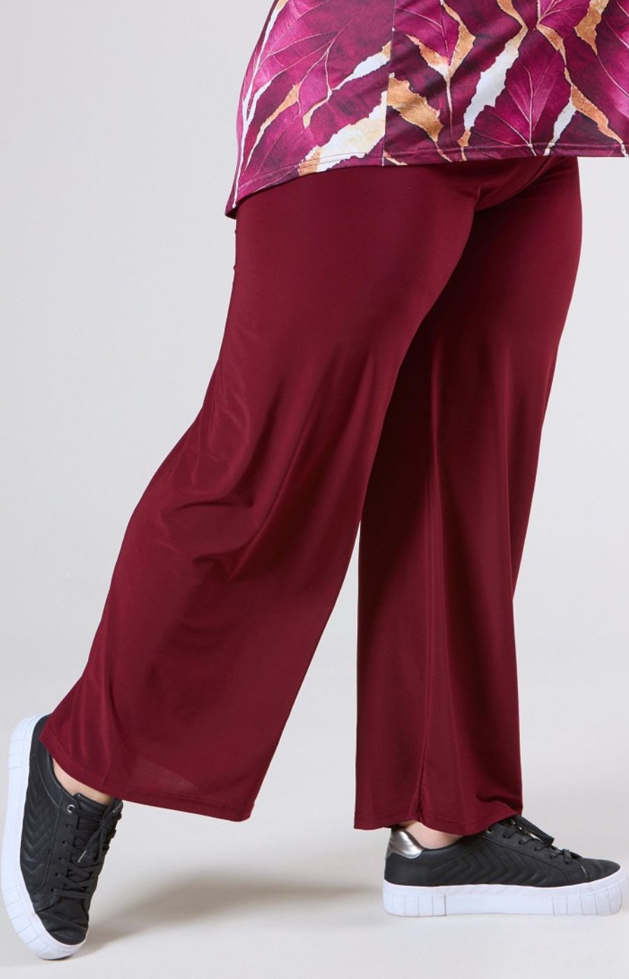 Magna Wide Leg Trousers in Wine
