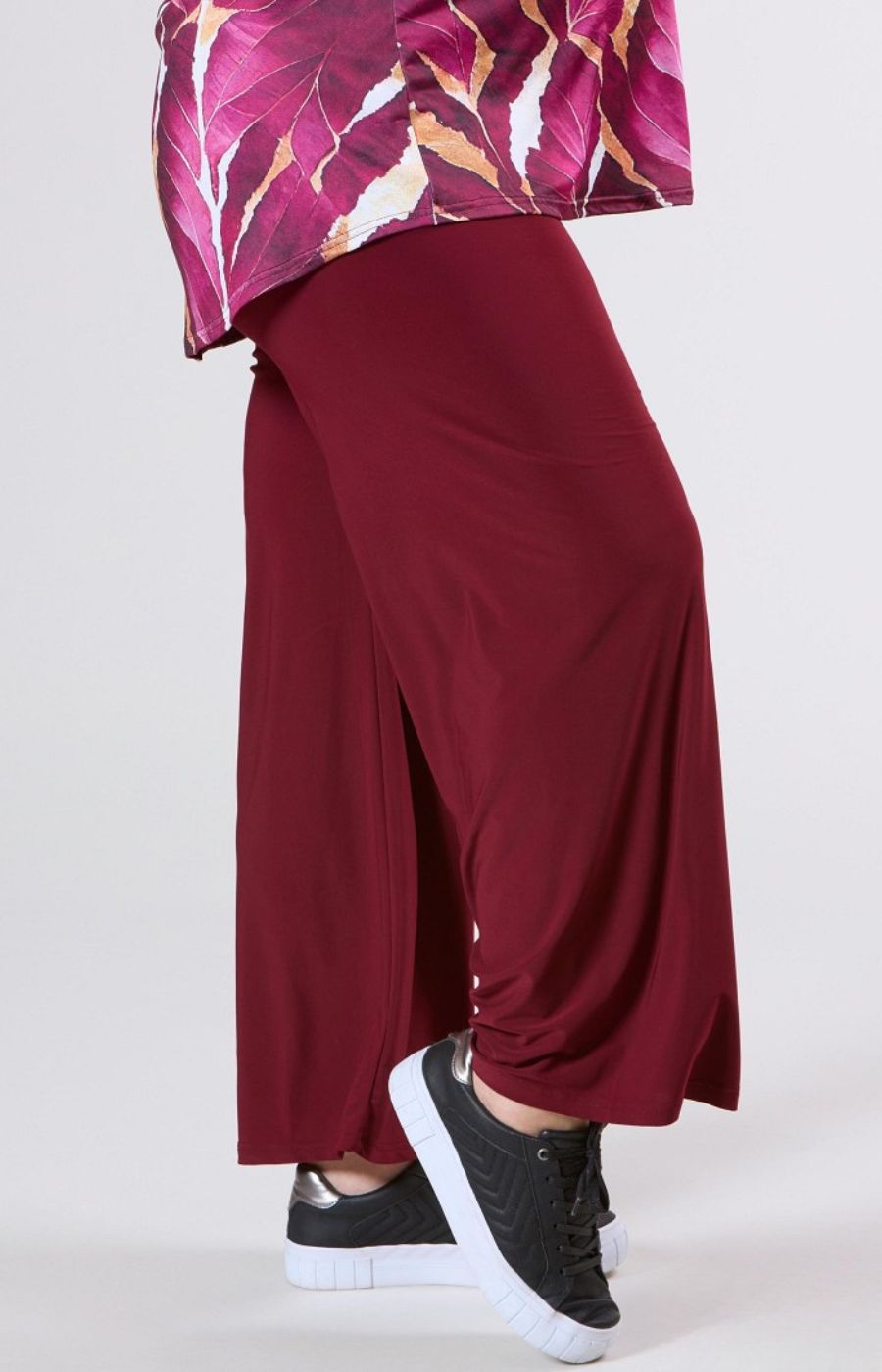 Magna Wide Leg Trousers in Wine