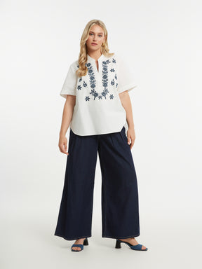 Mat Embroidered Top in White 