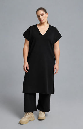 Mat Knitted V Neck Dress in Black 