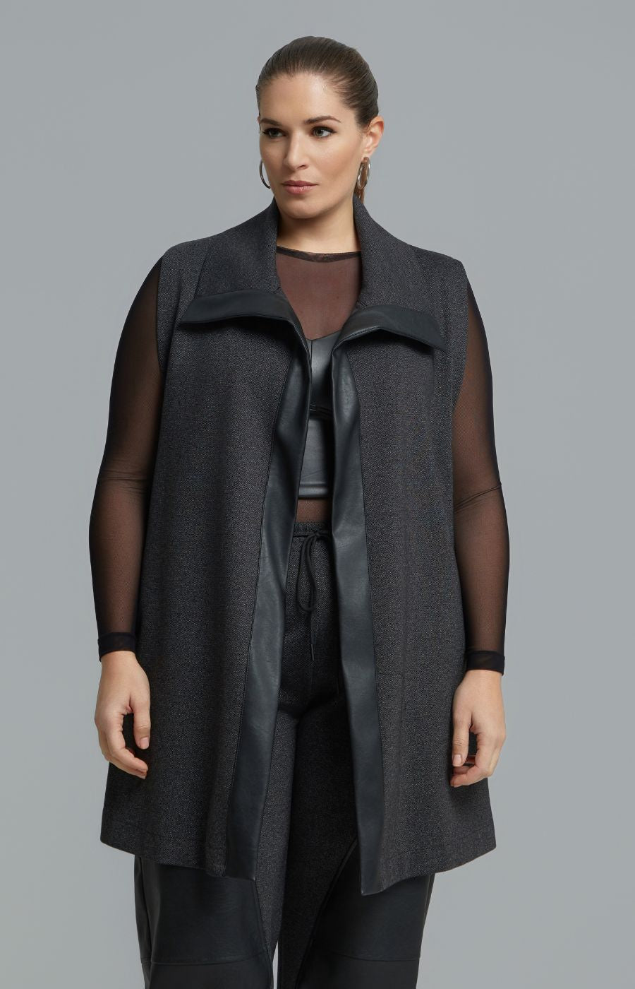 Mat Long Line Waistcoat in Charcoal 