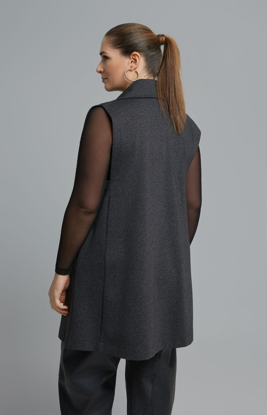 Mat Long Line Waistcoat in Charcoal 
