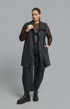 Mat Long Line Waistcoat in Charcoal 